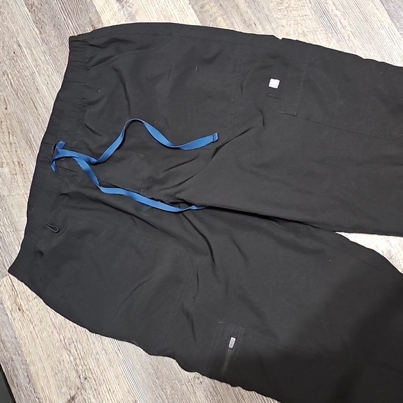 Figs Men's Black Scrub Pants - Picture 3 of 10